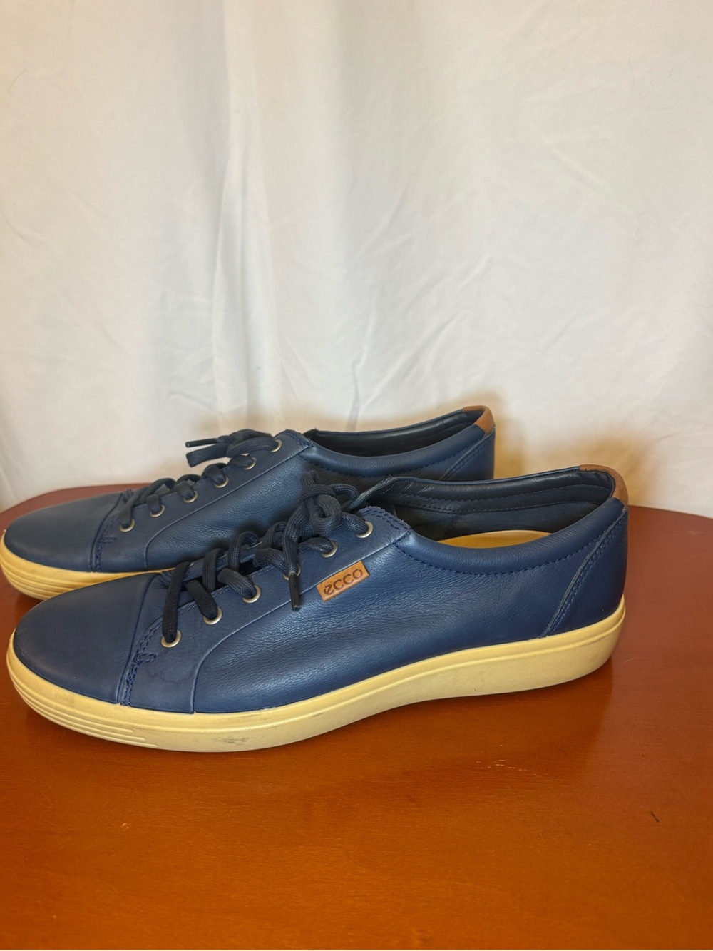 Ecco Navy Leather Low-Top Sneakers with Cream Sole